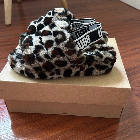 Ugg fluff yea slide - Picture 1 of 3
